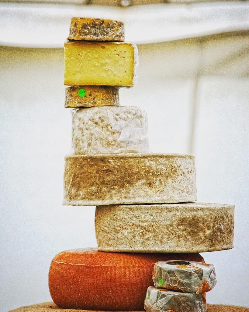 Lyburn cheese can now be bought on line with the introduction of a Shop tab, lyburnfarm.co.uk/shop
You can also keep up to speed with all of our stockists
lyburnfarm.co.uk/stockists
#oldwinchester #stoneycross