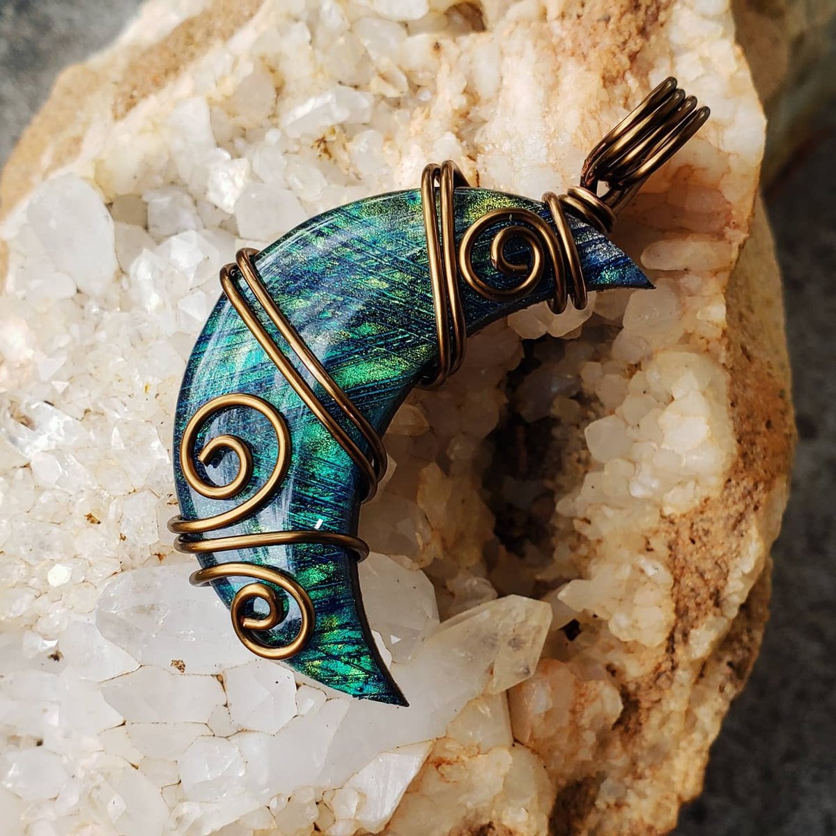 ArtNGlow's tweet photo. This moon cabochon is made with clay, painted, then domed with our Clear Casting and Coating Epoxy Resin before being wrapped by @back_to_earth_creations 🌙💚💙 Such a beautiful and unique piece!⁠ https://t.co/rix9JW1fLC