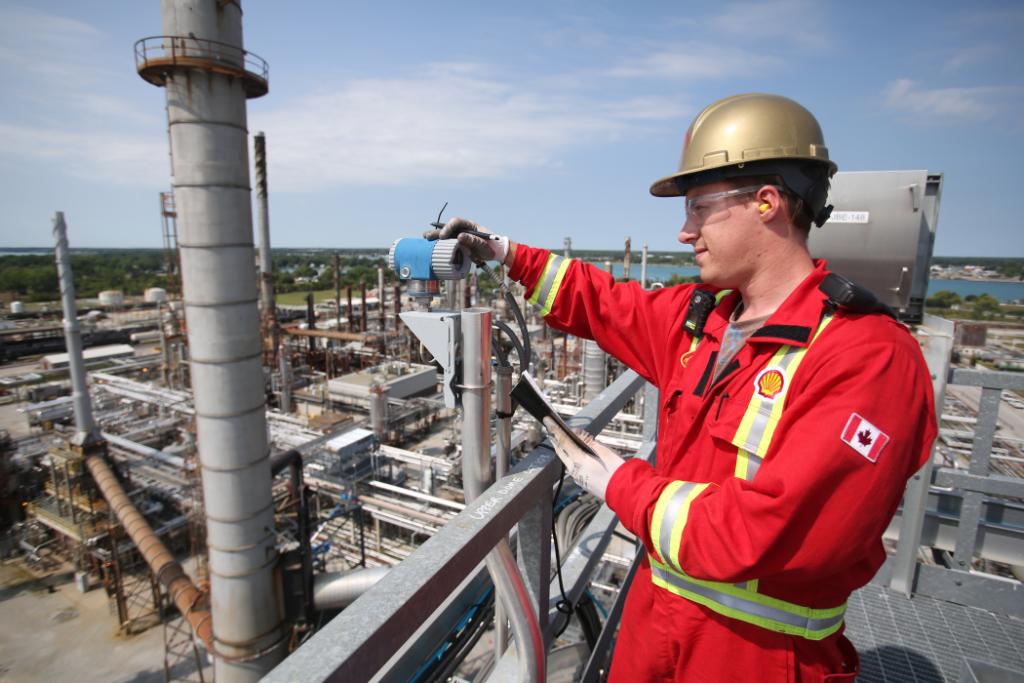 Did you know the key ingredient in hand sanitizer — isopropyl alcohol is made here in Canada? Proud to donate 125,000L of IPA made at our Ontario plant to <a href="/ISED_CA/">ISED</a> for use in healthcare. This donation is enough to make nearly 1M 12-oz hand sanitizer bottles #FuellingKindness