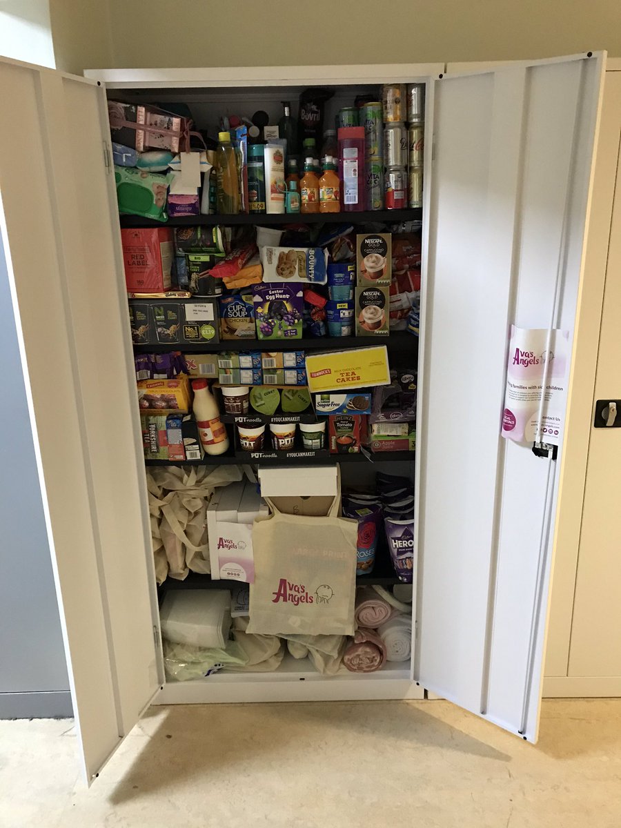 AvasAngels_com's tweet photo. This evening we delivered urgent supplies to @PICU_BCH for the families of Intensive Care. These supplies allow parents to get easy access to food and drink, ensuring they remain refreshed and nourished. We also took in food vouchers so parents don’t have to leave the hospital https://t.co/RhSK2zDEur