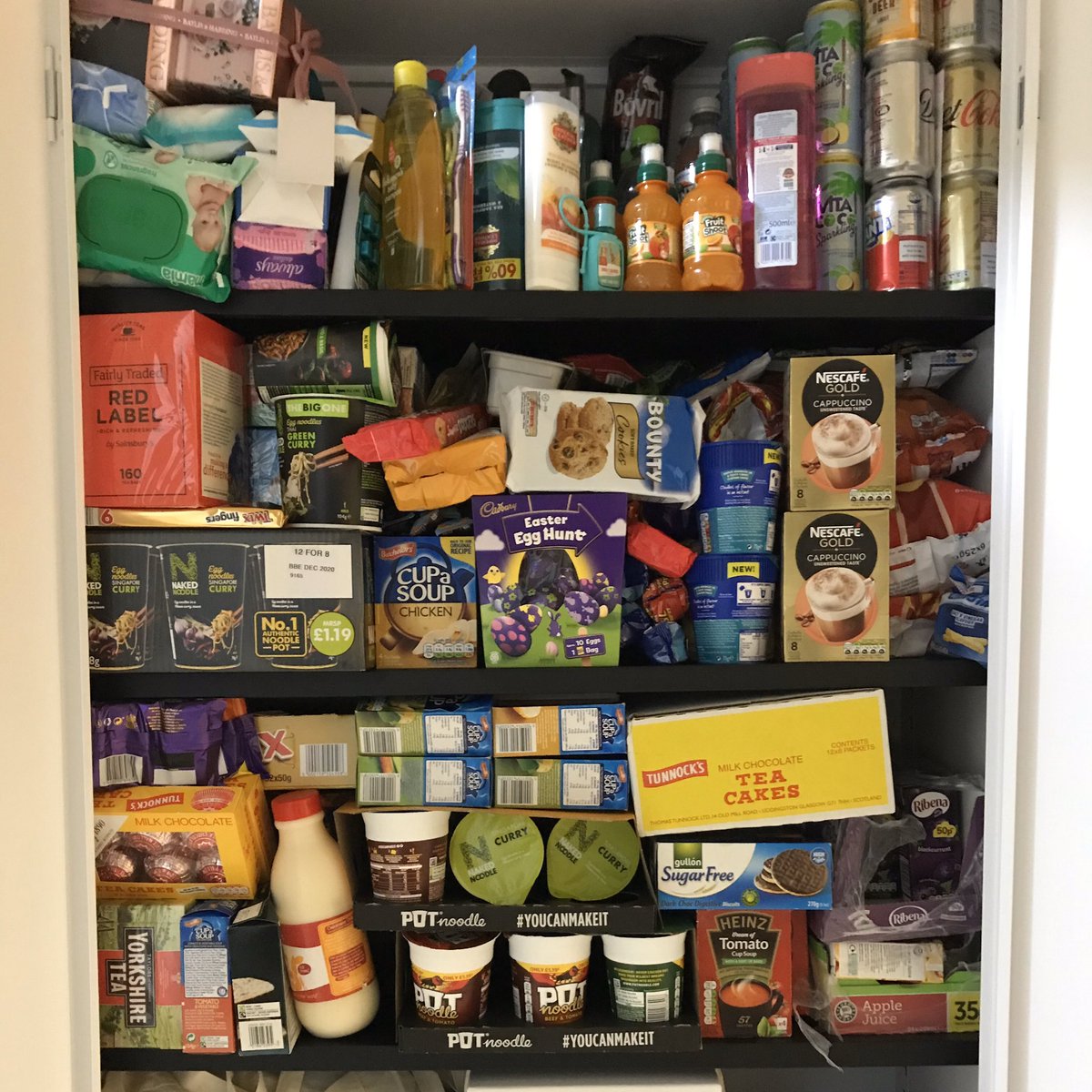 AvasAngels_com's tweet photo. This evening we delivered urgent supplies to @PICU_BCH for the families of Intensive Care. These supplies allow parents to get easy access to food and drink, ensuring they remain refreshed and nourished. We also took in food vouchers so parents don’t have to leave the hospital https://t.co/RhSK2zDEur