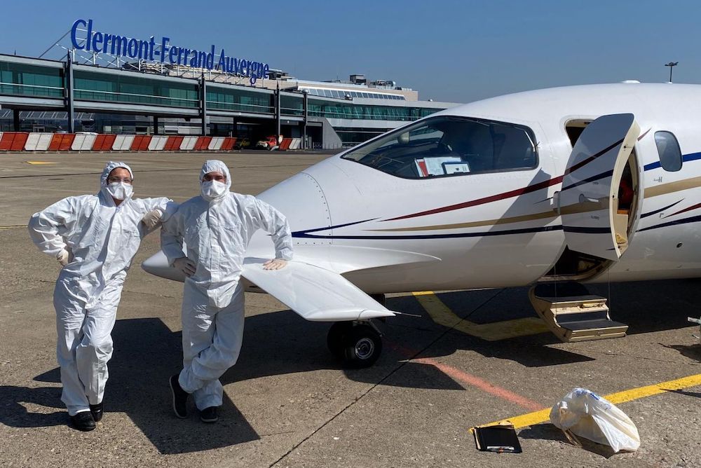 The Piaggio d'Oyonnair reinforcements in the fight against Covid-19 aerobuzz.fr/aviation-gener… A great article covering the use of a Piaggio Avanti II fleet to assist with the transport of Covid-19 patients. Article by Gil Roy of <a href="/AeroBuzzfr/">AeroBuzz.fr / JumpSeat</a> / Oyonnair #medevac #aviation