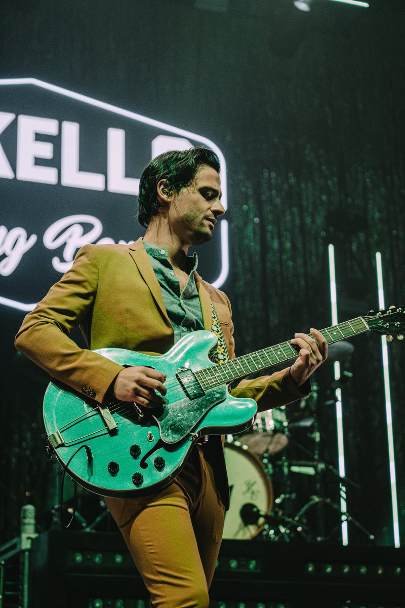 ThePoatus's tweet photo. Canadian icons. @arkellsmusic https://t.co/VRKahfFvNO