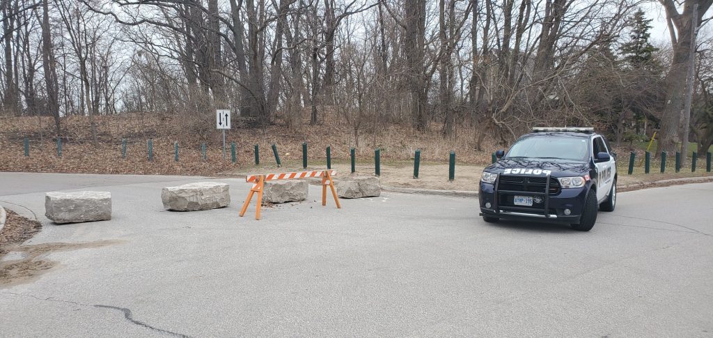 sarnianewstoday's tweet photo. Sarnia limiting access to city parks to slow spread of COVID-19.
https://t.co/9JIeIaHamj https://t.co/GK4hLiYugY