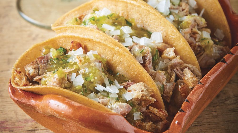 hzagal's tweet photo. Hoy es el día del taco. ¿Conocen la historia del taco al pastor? Gracias a la migración libanesa a México en la década de los 20, a Puebla llegaron los tacos árabes. Allí se adaptó el método de cocción vertical shawarma, y se cambió la carne de cordero por carne de cerdo. https://t.co/7pMXIjPGc8