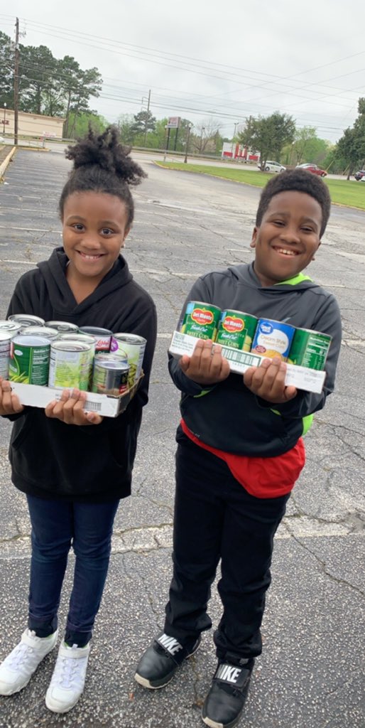 NewLifeDecatur's tweet photo. These two decided to serve others today! 💚 Help us feed families in need. We are collecting donations of canned goods, frozen goods, and more. Stop by our church from 9am-5pm or simply give a donation online https://t.co/2ARzCy9jFT https://t.co/f7HWHdTLv6