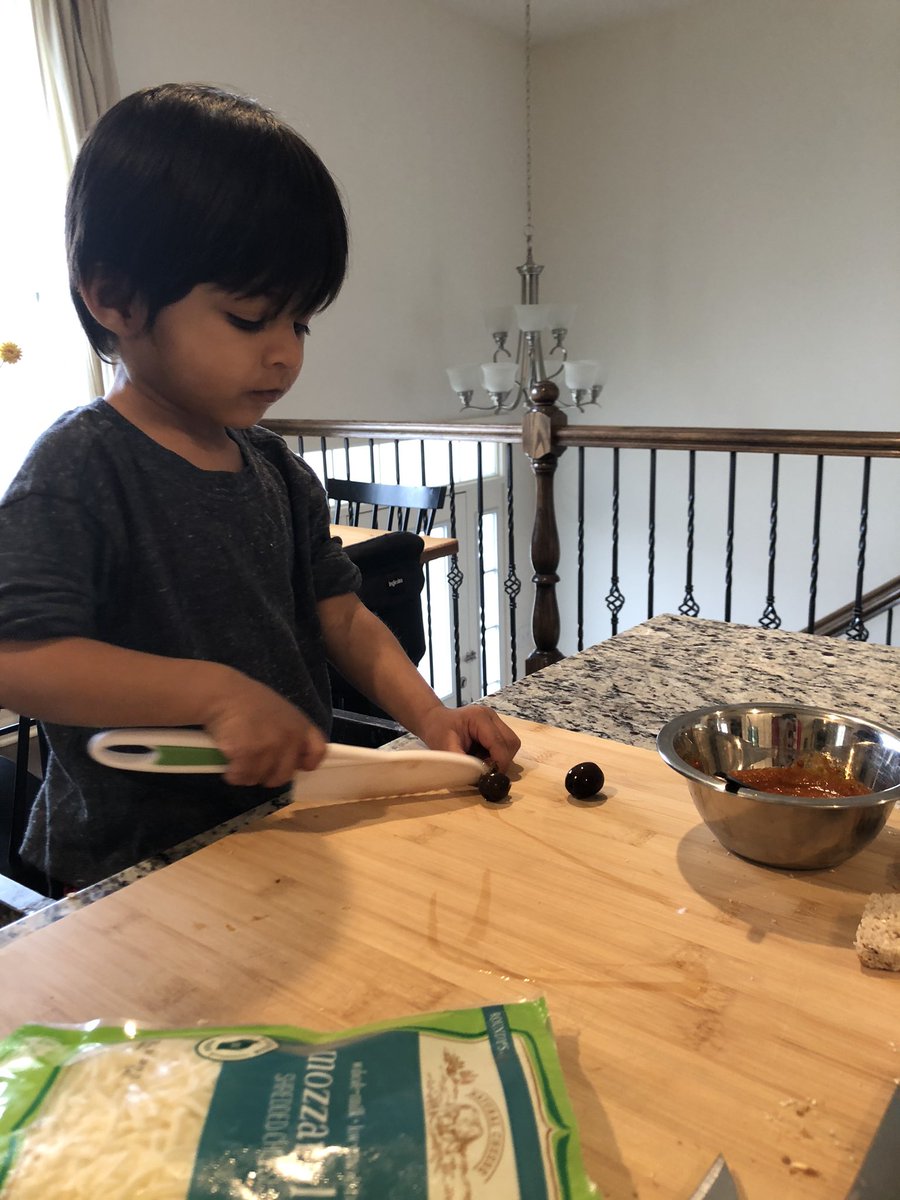 SPatelD69OT's tweet photo. Awesome idea @AMcDonaldD69 ! My little one is helping me make pizza! Great way to also work on bilateral coordination skills and sequencing! #skokiesd69 #madisonsd69 https://t.co/WZ3h9Tjyj9