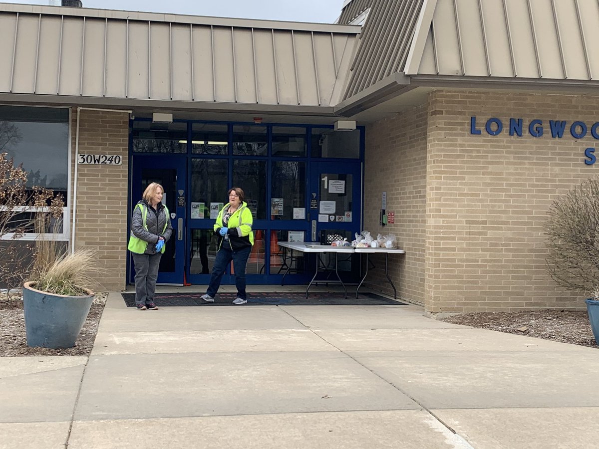 ksullivanILLINI's tweet photo. Thanks to our @FirstStudentInc  &amp; Organic Life partners for helping us to continue to feed our students in need. We are grateful! #ilschoolsstepup @ipsd204 https://t.co/BwLMQ25NKe