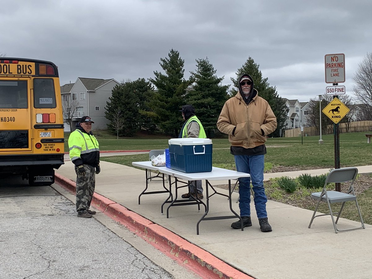 ksullivanILLINI's tweet photo. Thanks to our @FirstStudentInc  &amp; Organic Life partners for helping us to continue to feed our students in need. We are grateful! #ilschoolsstepup @ipsd204 https://t.co/BwLMQ25NKe