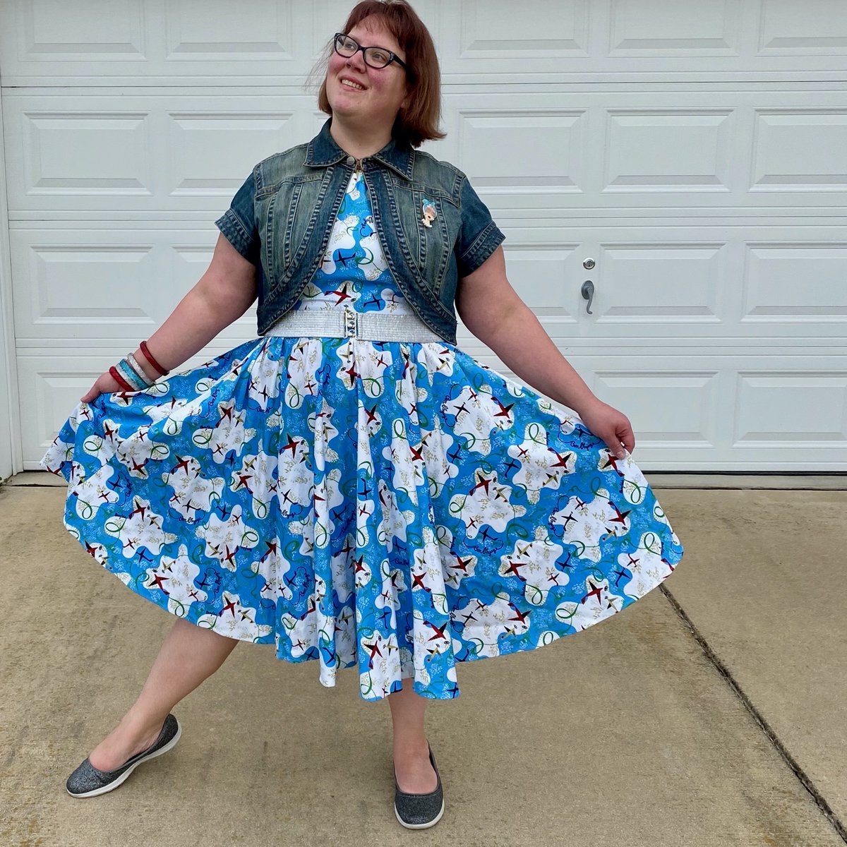 MrsMommy's tweet photo. Wrapping up #MaryBlairMarch with my favorite piece from the @teampinup #MagicofMaryBlair collection, plus fun accessories from @splendette and @Erstwilder_. The clothes were fun, but good riddance to the month of March! #pinupgirlclothing #pug #coutureforeverybody #duchessbangles https://t.co/ugkGWm49HC