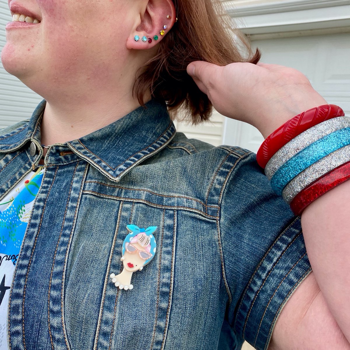 MrsMommy's tweet photo. Wrapping up #MaryBlairMarch with my favorite piece from the @teampinup #MagicofMaryBlair collection, plus fun accessories from @splendette and @Erstwilder_. The clothes were fun, but good riddance to the month of March! #pinupgirlclothing #pug #coutureforeverybody #duchessbangles https://t.co/ugkGWm49HC