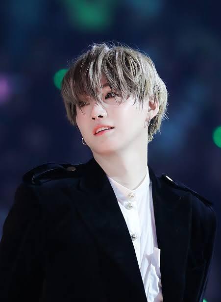 meltingvante's tweet photo. 191204
슈가 선��님 진짜 잘생겼어요.💜

#AprilFoolsDay 
#BTS #방탄소년단 #SUGA
#슈가 https://t.co/5qGfEn2Kvx