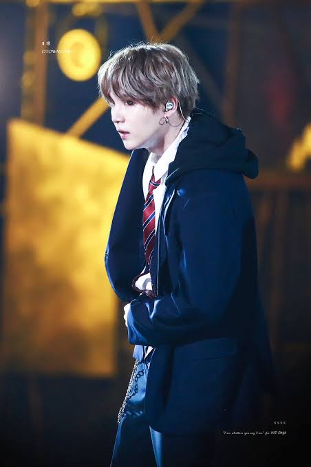meltingvante's tweet photo. 191204
슈가 선��님 진짜 잘생겼어요.💜

#AprilFoolsDay 
#BTS #방탄소년단 #SUGA
#슈가 https://t.co/5qGfEn2Kvx