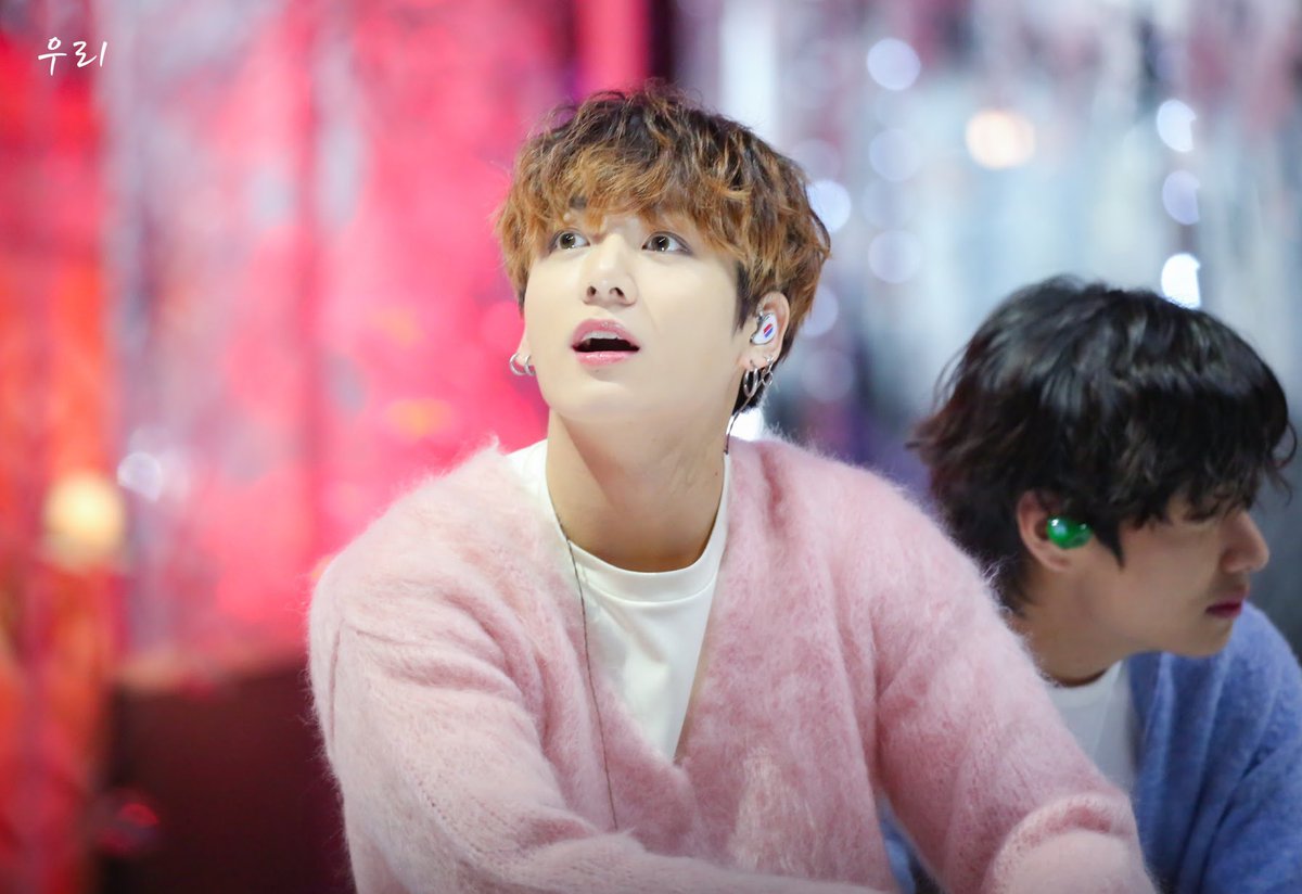 YOUIWE0424's tweet photo. April Fools’ Day
#정국 #JUNGKOOK #BTS #방탄소년단 
@BTS_twt

#AprilFoolsDay https://t.co/yj4hmKushO