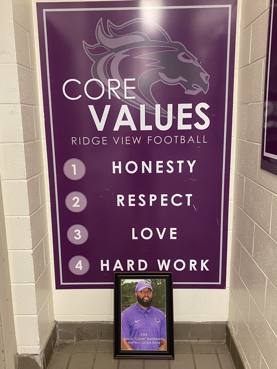 CoachParks84's tweet photo. Had to get out the house so I came to work to bring this picture to the locker room and knock out some work! @Crowzz01 was a perfect example of our #COREVALUES miss you brotherβπΎ #SADDLEUPππ¨ https://t.co/eclhSskrvP