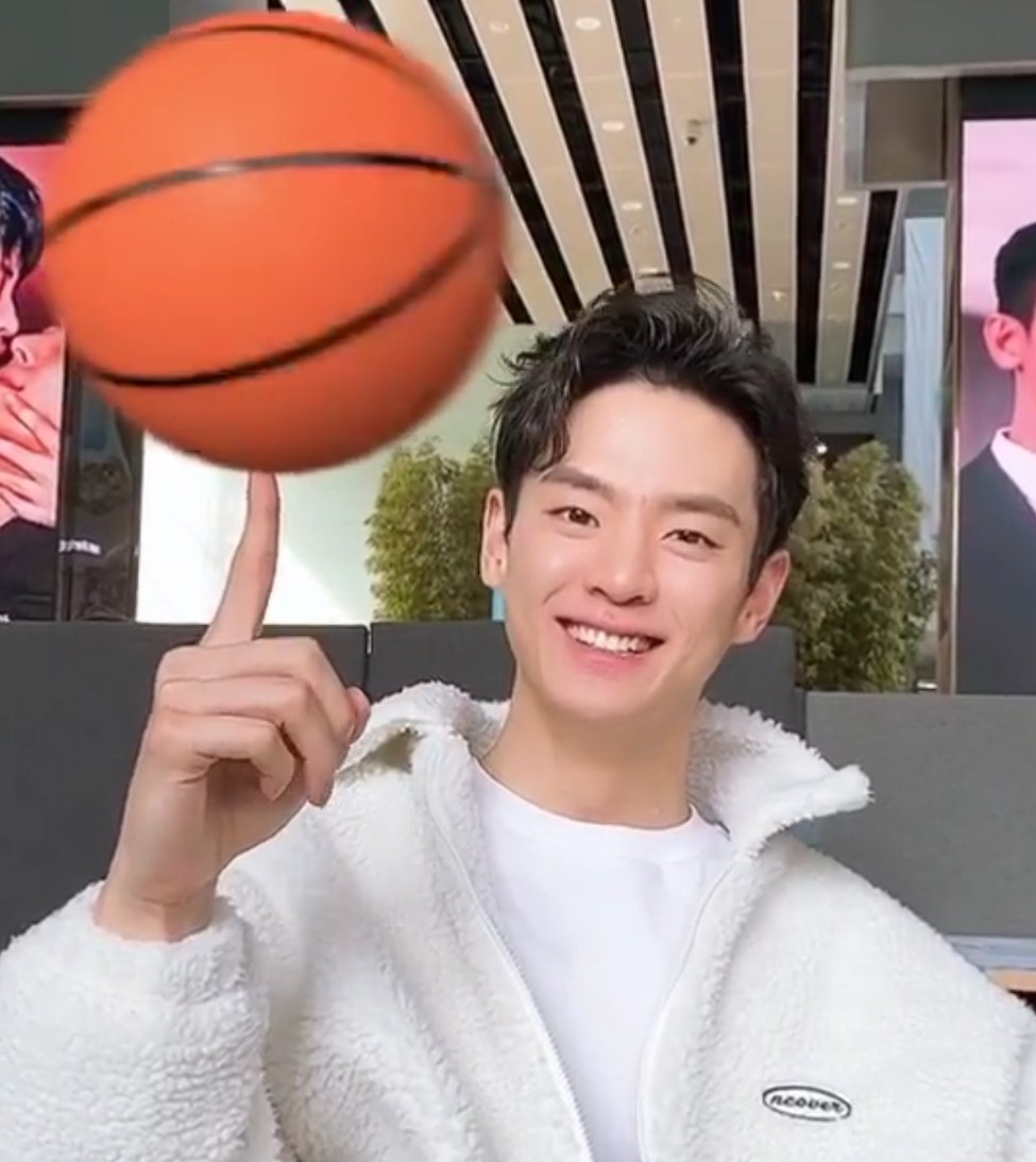 moonsuinnpics's tweet photo. Happy birthday to our ACE SUINN🤩🏀🎉 Hope many more opportunities will rise for you to showcase your talents! We ❤ You
#문수인 
#Happy_Suinn_Day 
#봄처럼_따뜻한_수인아_와줘서_고마워 https://t.co/uJ5PNrmWnR