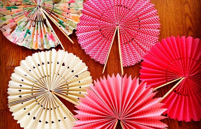 TheColorRun_MX's tweet image. Aquí tienes algunas ideas para que tú y tus niños fabriquen un abanico casero, para esta época de calor. #TheColorRunNight2020! #Happy #Happiest5k #smile #shine #GlowBabyGlow #color 🤩🌈

Conoce cómo aquí: bit.ly/2R1RX74