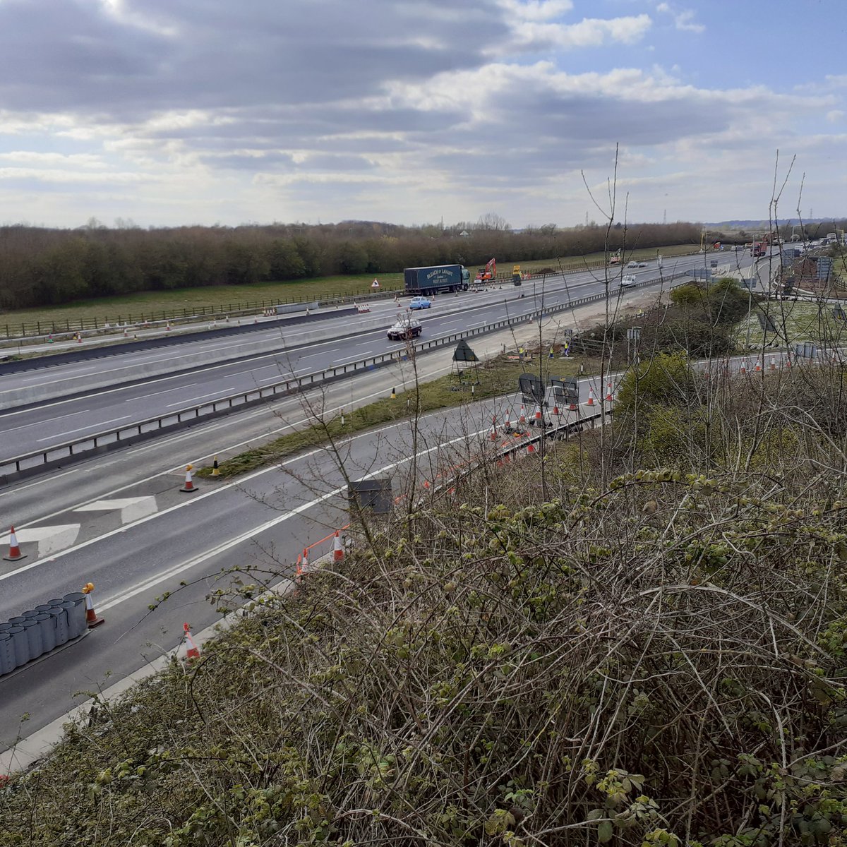 SkyTedTravels's tweet photo. Lovely solo spin out....
Spring is coming.....and a quiet M4 near Reading. 
#TheLockdown #COVID19 #solo #springiscoming #M4 #Readingservices https://t.co/bbiRDh6Hkh