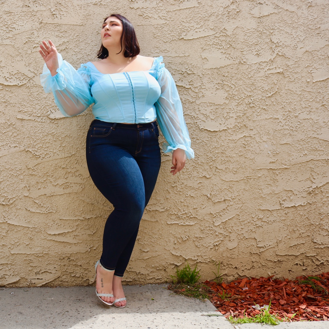 sweetlikesuga69's tweet photo. Cinderella vibes! Who ever said a princess had to be tiny?
โ
โ
โ
#beautifullyaverage #mpmmodels #curvygirl #curvystyle #curvyconfidence #cinderellavibes #thickprincess #quarantineboredom #curvyjeans #curvycorset #plussizecroptop #curvycinderella #quarantinedressup https://t.co/nIIJ79U9pT
