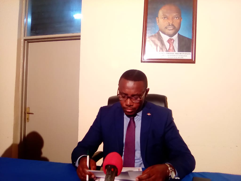  Le Ministre  @dr_thaddee annonce aussi que les deux patients atteints de  #COVID19, tous originaires de  #Kanyosha en  @MairieBujumbura, ont été transférés à l’hôpital Prince Louis Rwagasore #Burundi  #CoronaVirusUpdates