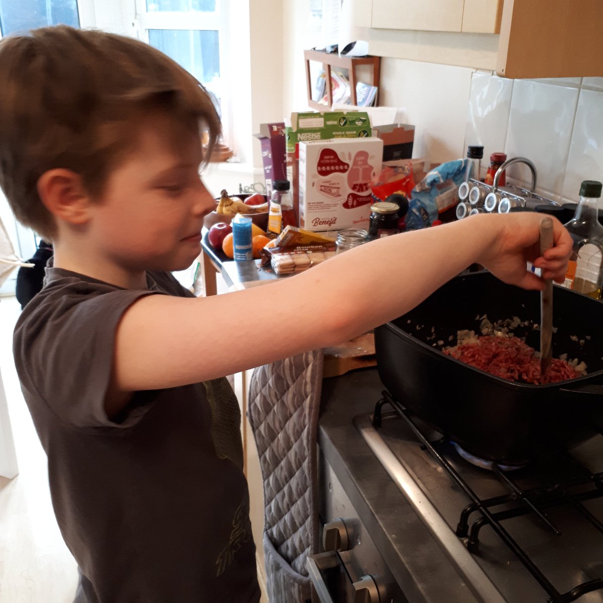 lelepoki's tweet photo. Home Economics! @Y6_Kew William made lasagne for dinner, smells lovely 😃 https://t.co/B5zlFlAACm