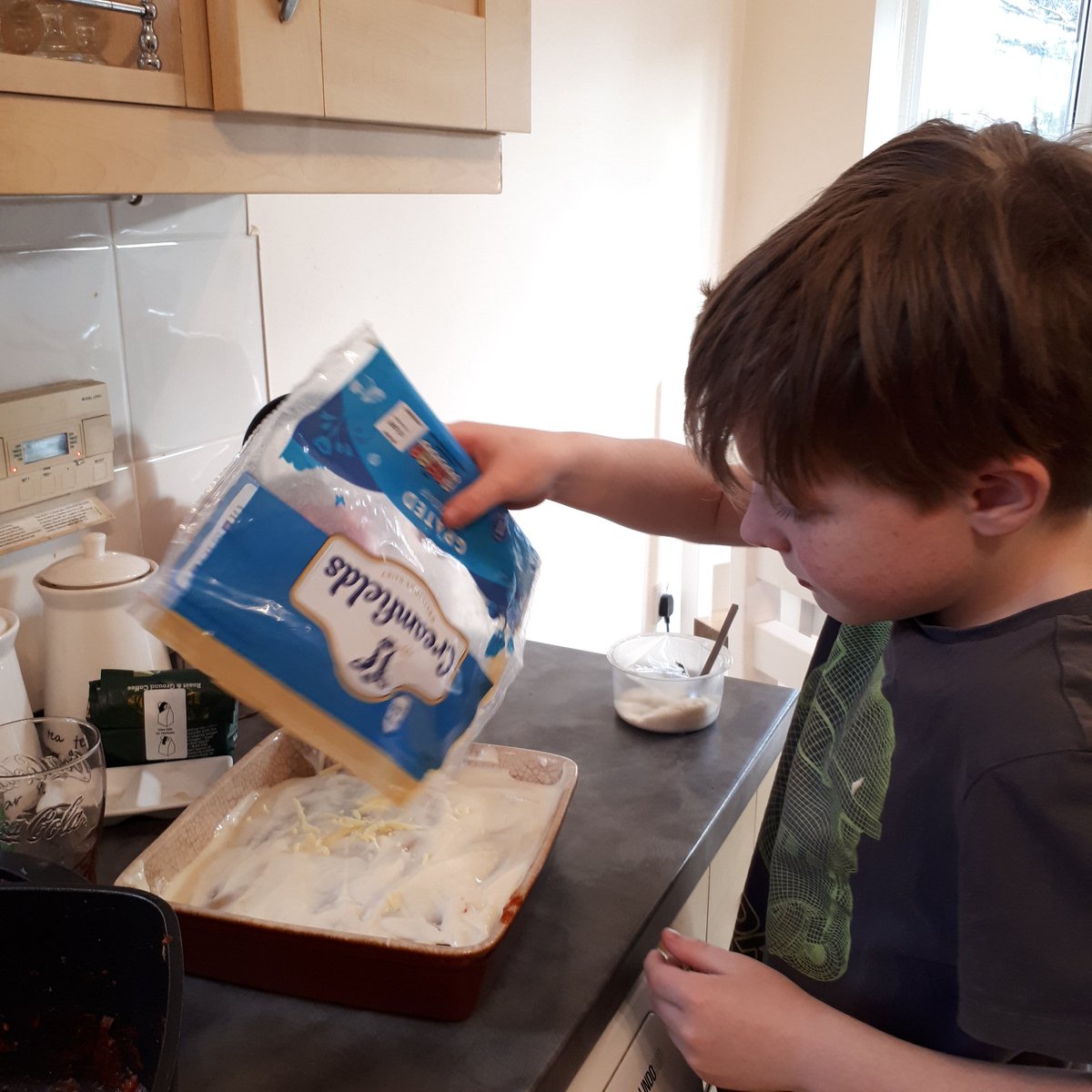 lelepoki's tweet photo. Home Economics! @Y6_Kew William made lasagne for dinner, smells lovely 😃 https://t.co/B5zlFlAACm