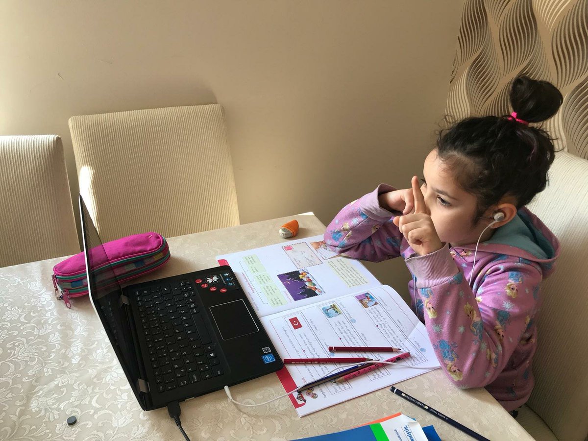 Bilnet Okulları okulu eve taşıdı. Tüm öğretmen, veli ve öğrencilerimize sonsuz teşekkürler...
#BilnetOkulları #BilnetDenizli #EvdeKal #HayatEveSigar