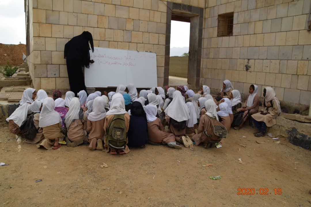 SFDYemen's tweet photo. Usually the need increases in areas of #conflict and #displacement #Yemen. There, we care about #education to protect #HumanCapital esp. when little girls find nothing to protect them from summer heat. Balqis Girls School - Abs District #Hajjah
@KfW_int / #GermanGov
@almaniadiplo https://t.co/93FAyw45iL