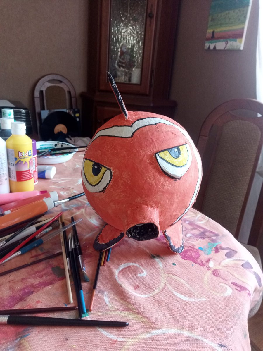 Un peu de journal, un ballon gonflé, de la colle maison (farine/eau) et de l'huile de coude et tadaaaa on obtient un poisson d'avril.  
#poissondavril #diy #pinterest #confinement #devoirecole