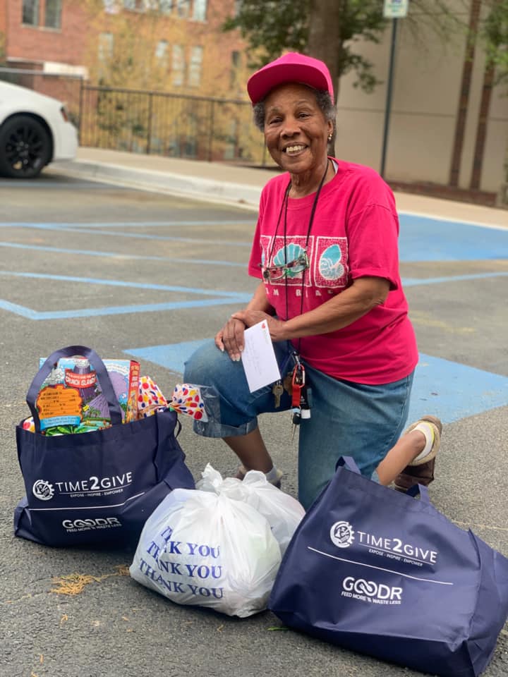 Time2GiveInc's tweet photo. Just a few pictures of the 54 families and seniors from the Pittsburgh Atlanta community that received free groceries from @Time2GiveInc . We started planning this event prior to COVID-19 with a vision of a pop-up grocery store and had to modify the plan in short time. https://t.co/yzDXH8Zc6p