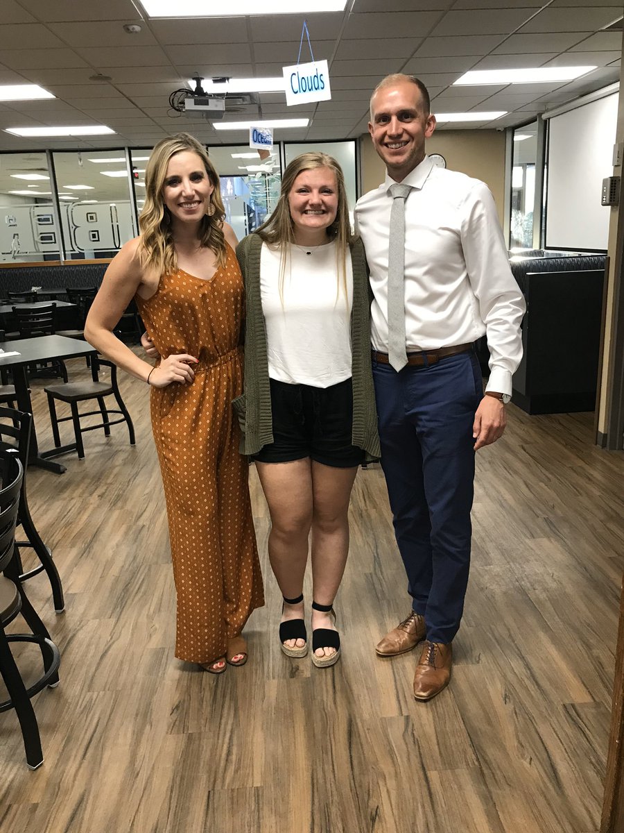 stevierenee15's tweet photo. Today is #thankfultuesday at @Northmen_OPHS and I am beyond thankful for the @Northmen_Soccer coaching staff and my wonderful teammates 💙 #queensofthenorth + Pearce https://t.co/bpHPBYTHrj