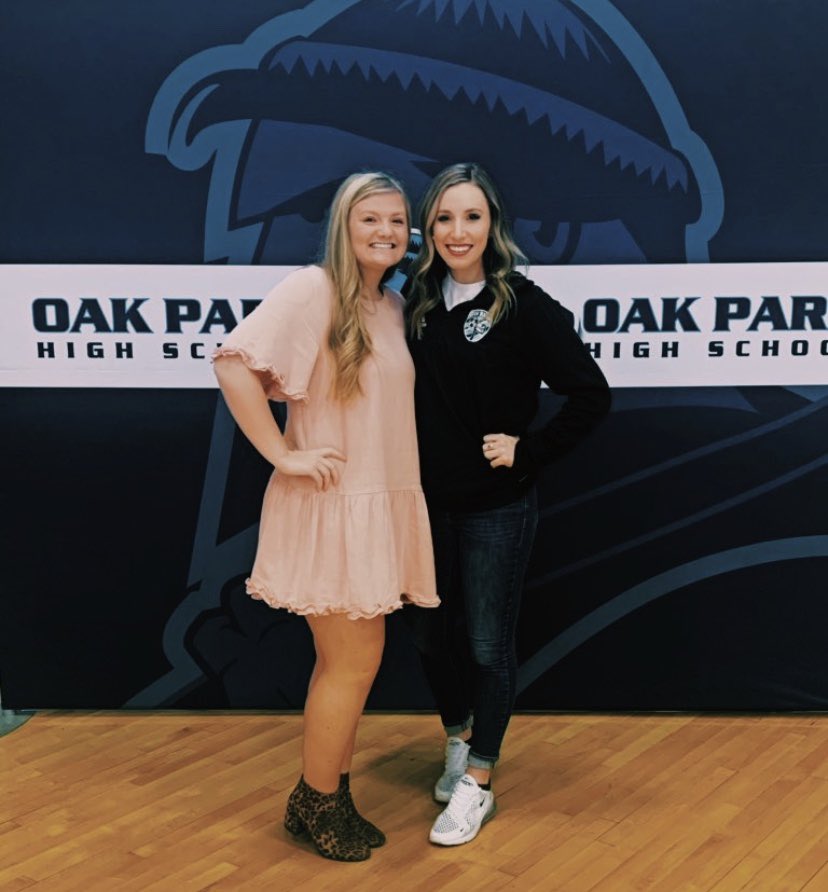 stevierenee15's tweet photo. Today is #thankfultuesday at @Northmen_OPHS and I am beyond thankful for the @Northmen_Soccer coaching staff and my wonderful teammates 💙 #queensofthenorth + Pearce https://t.co/bpHPBYTHrj