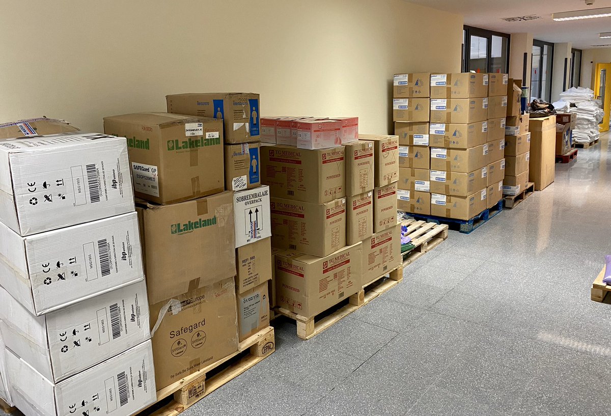 anadeph's tweet photo. @PostigoElena Y, solo ayer, todas estas donaciones a mi hospital. Y eso que somos pequeños y rurales. La gente es maravillosa... #TeamSureste https://t.co/bDabHta3cX