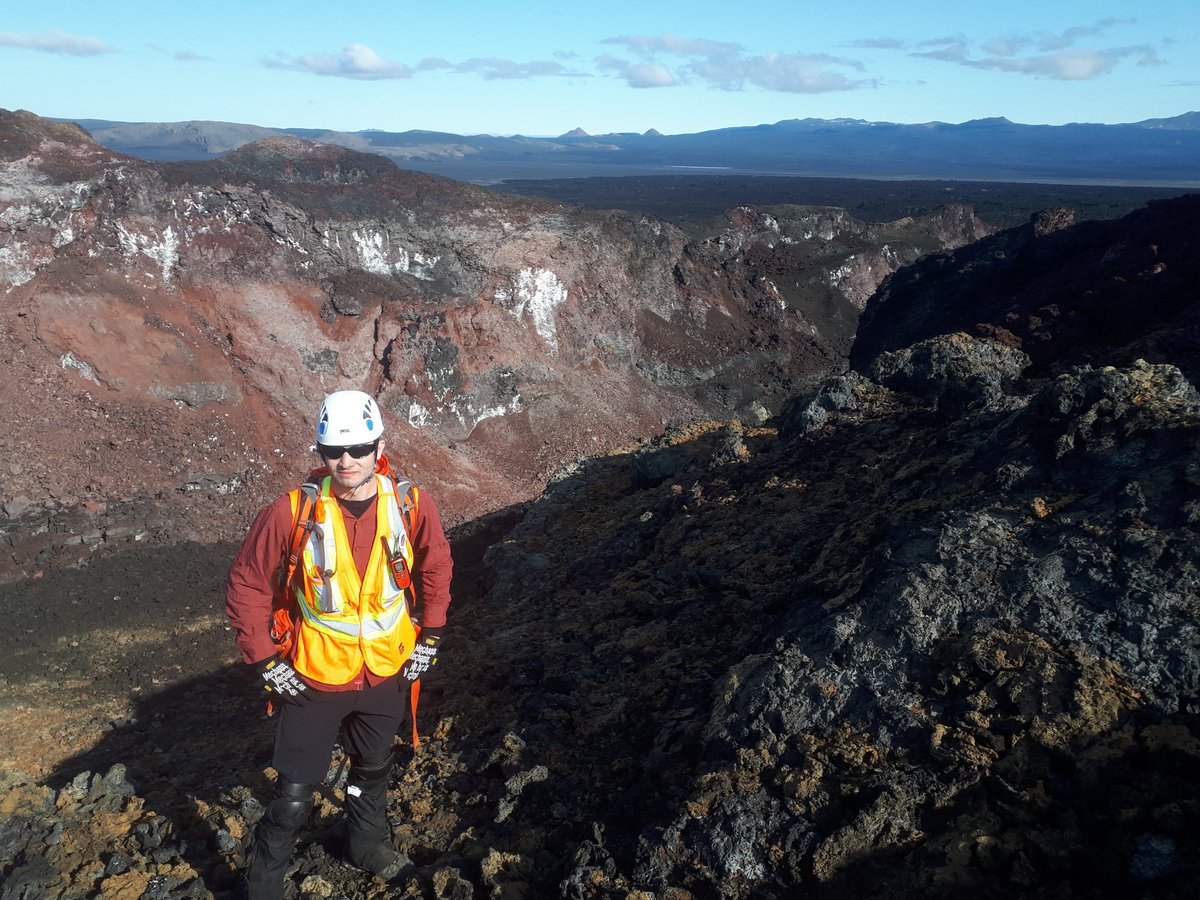 GavinOnTheMoon's tweet photo. Final Day of #7DaysOfFieldwork! Ending in the volcanically rich lands of Iceland where lava fields and fissure vents are used to understand volcanic eruptions on Mars 🌋 I traveled in 2019 to study the roughness of the 2014-15 Holuhraun lava flow-field using #radar and #lidar https://t.co/wanyb0CVez