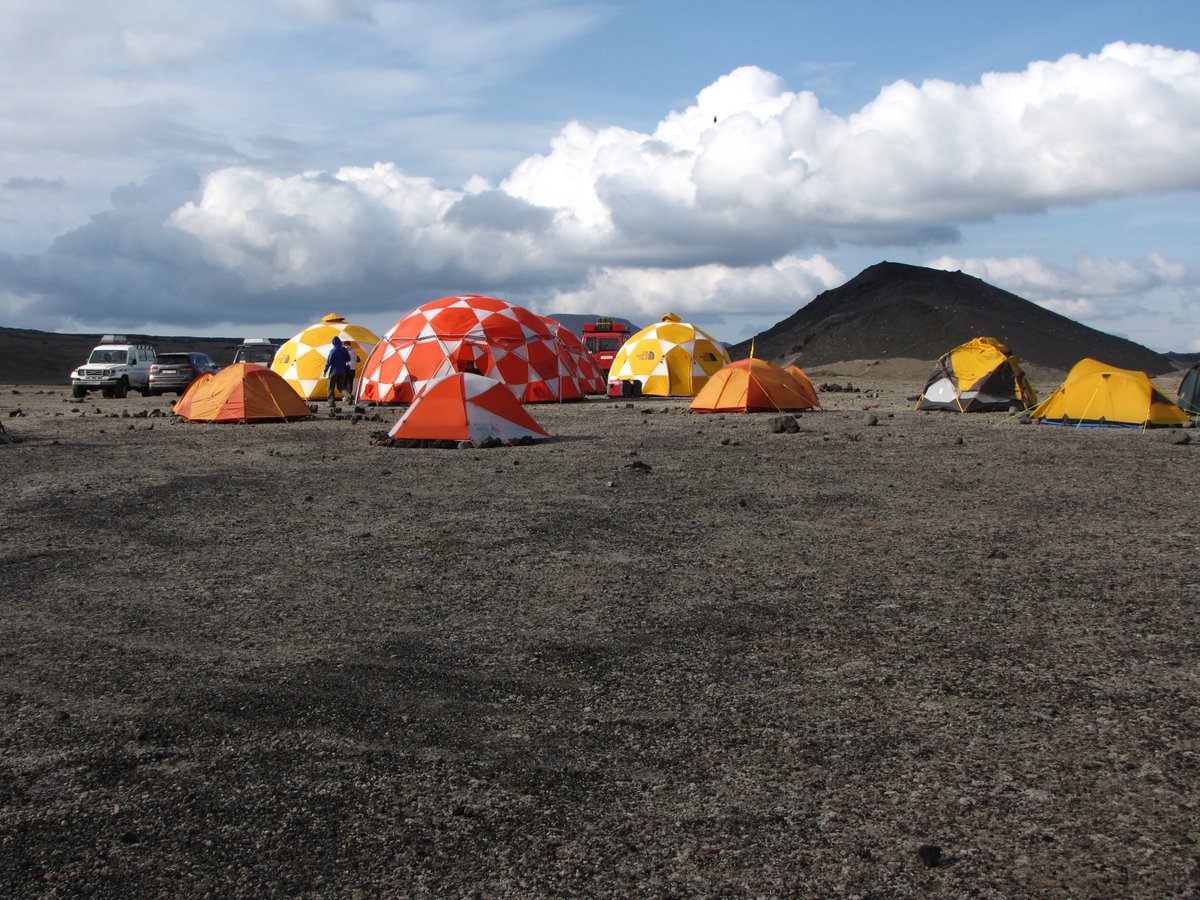 GavinOnTheMoon's tweet photo. Final Day of #7DaysOfFieldwork! Ending in the volcanically rich lands of Iceland where lava fields and fissure vents are used to understand volcanic eruptions on Mars 🌋 I traveled in 2019 to study the roughness of the 2014-15 Holuhraun lava flow-field using #radar and #lidar https://t.co/wanyb0CVez