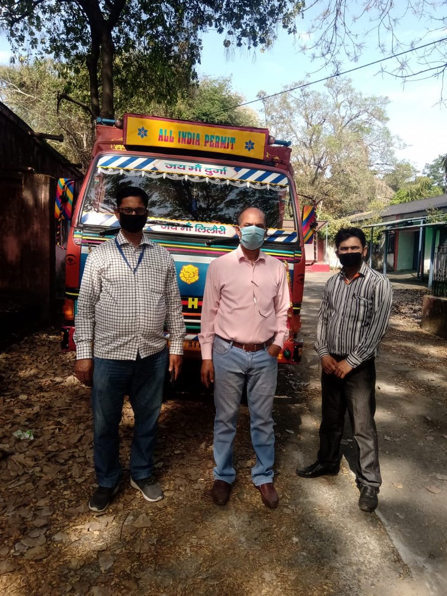 BCCLofficial's tweet photo. @BCCLofficial continues providing essential items to masses amidst Corona Pandemic:-
1.On 30.03.20,executives of Block 2 Area distributed essential items in peripheral villages
2. 5MT bleaching powder given to Dhanbad Municipal Corporation for Community sanitization through CSR https://t.co/IsD8rudmeL