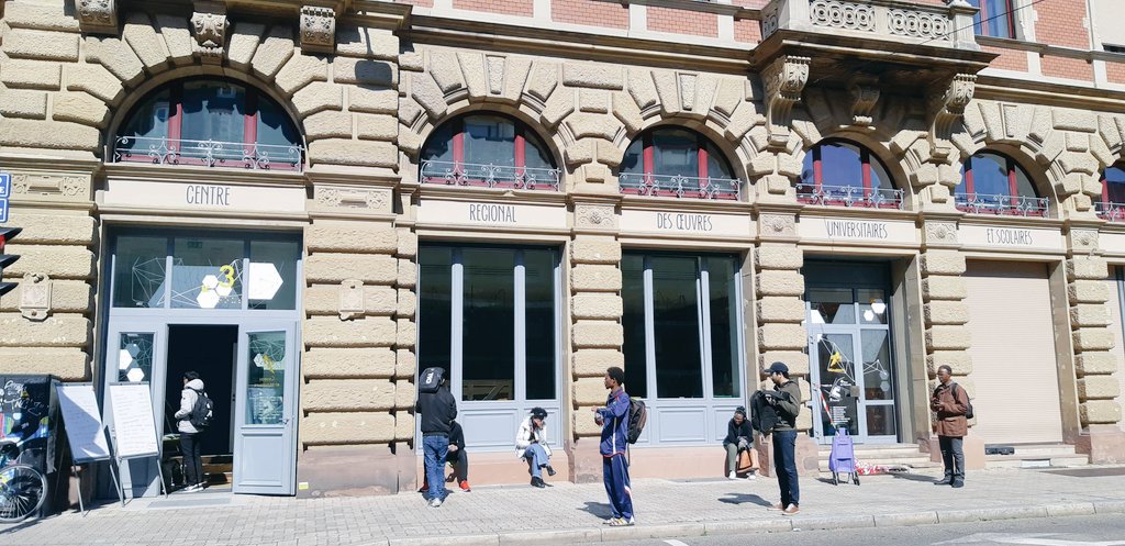 AFGES's tweet photo. Première journée de distribution alimentaire pour les étudiant-e-s par les bénévoles de l'AFGES 💪
Merci à tou-te-s celles et ceux qui nous ont aidé par des dons de matériel, de denrées et des coups de main 💛
Demain on continue dès 9h, toujours au Minotaure ! https://t.co/DqJ0qxrN9N