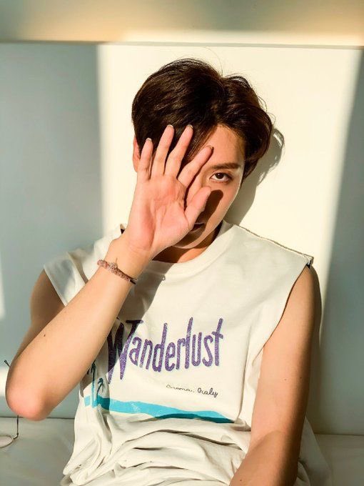 apricitypink's tweet photo. [BREAKING] Mark Lee and TEN confirm dating news!
https://t.co/eycnkQbQio

#AprilFoolsDay #Markten https://t.co/tLgS6uUjES