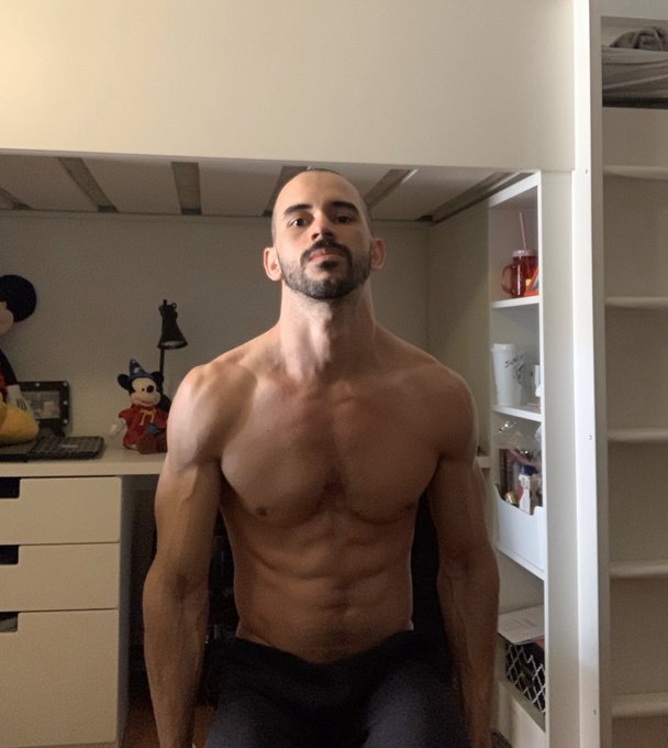 👨‍🦲 #careca #StayAtHome #ficaemcasacaralho https://t.co/c8M0V7gkiX