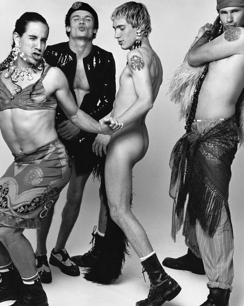 whitekweeen's tweet photo. Red Hot Chilli Peppers photographed in LA by Bruce Weber, 1991. #RedHotChilliPeppers https://t.co/xTCxOna3rL