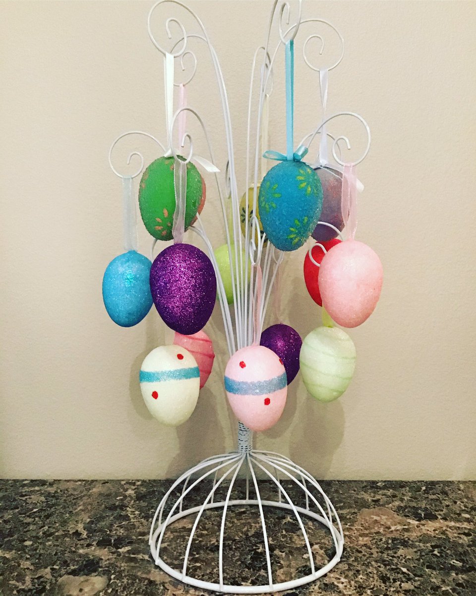 CateBryan's tweet photo. Day 17 of the good, true, and beautiful:

Although the Lenten and Easter seasons are going to be, well, weird, it’s nice to have sweet reminders like this throughout the house to tell me that Easter is coming!
#goodtruebeautiful #Easter2020 #lent #easterdecor https://t.co/A8vZcphqUt