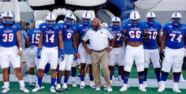 TD_Lewis7's tweet photo. Blessed to receive my second offer from Tennessee State University 💙🐯
#BigBlueRising @COACHPERKDAWG @CoachTJack7 @ParkCrossingFB @CoachJonesRB https://t.co/1agBNYKMch