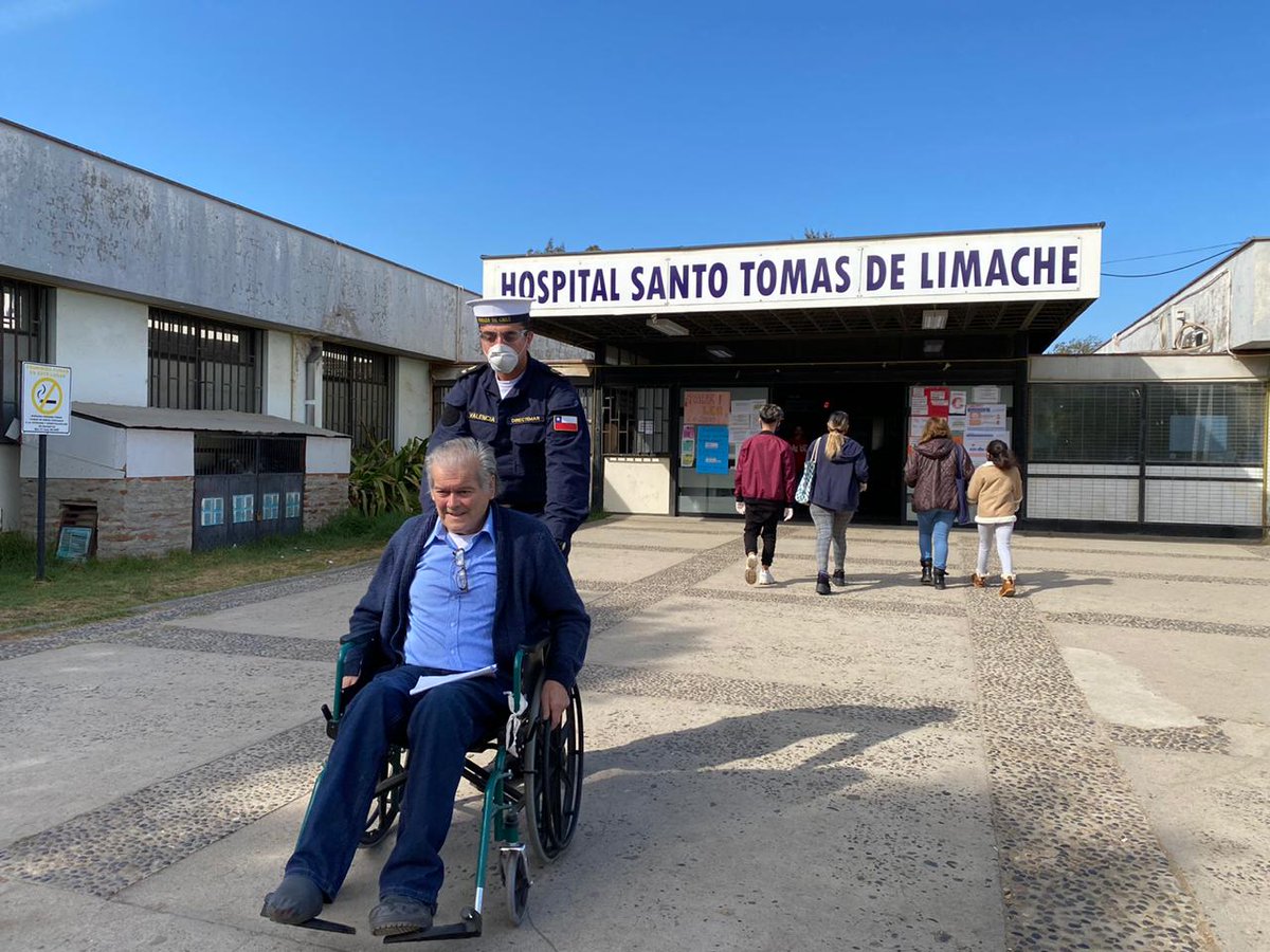 Armada_Chile's tweet photo. Personal de la Academia Politécnica Naval #Apolinav se encuentra realizando controles preventivos en distintos punto de región de #Valparaíso, como supermercados, CESFAM y cajas de pago.
#QuédateEnCasa
#CuidémonosEntreTodos
#SomosArmada https://t.co/LnUFbbqlio