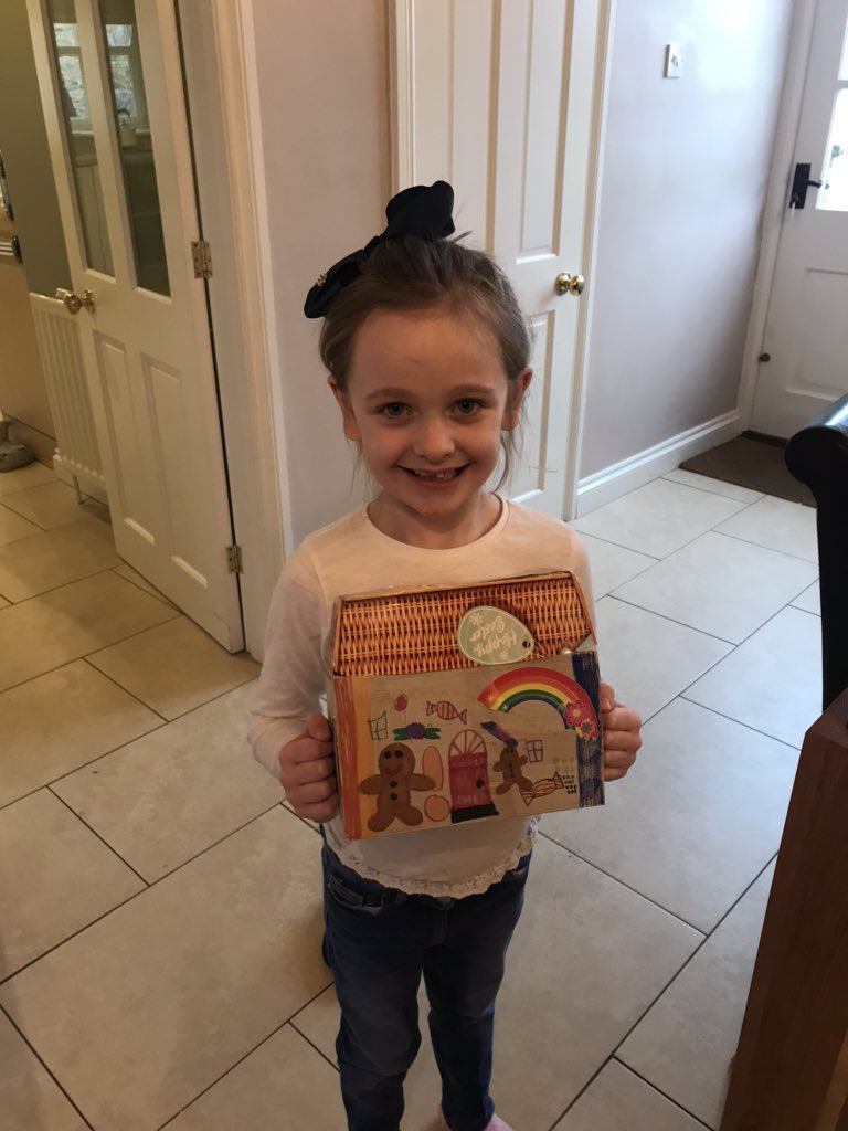 SarahLoganAva's tweet photo. A loved making her gingerbread house following the Hansel and Gretel theme! 🍭🍬 @LanchesterEP https://t.co/sspP9yW8AR