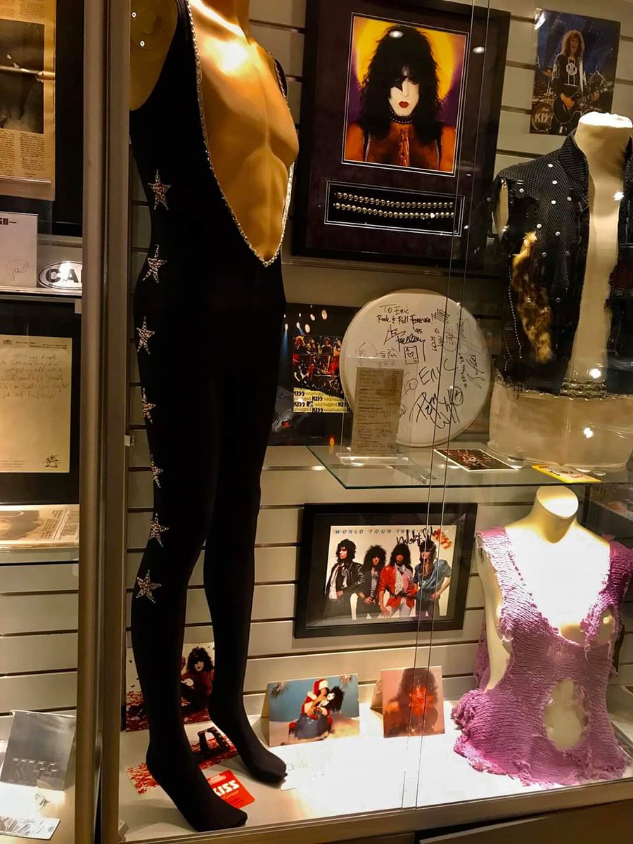 kiss's tweet photo. #CollectingKISS! Thanks to Ketil Nicolaysen for sharing some of his awesome #KISS collection with us. #KISSARMYROCKS! https://t.co/cOu7VMryH8
