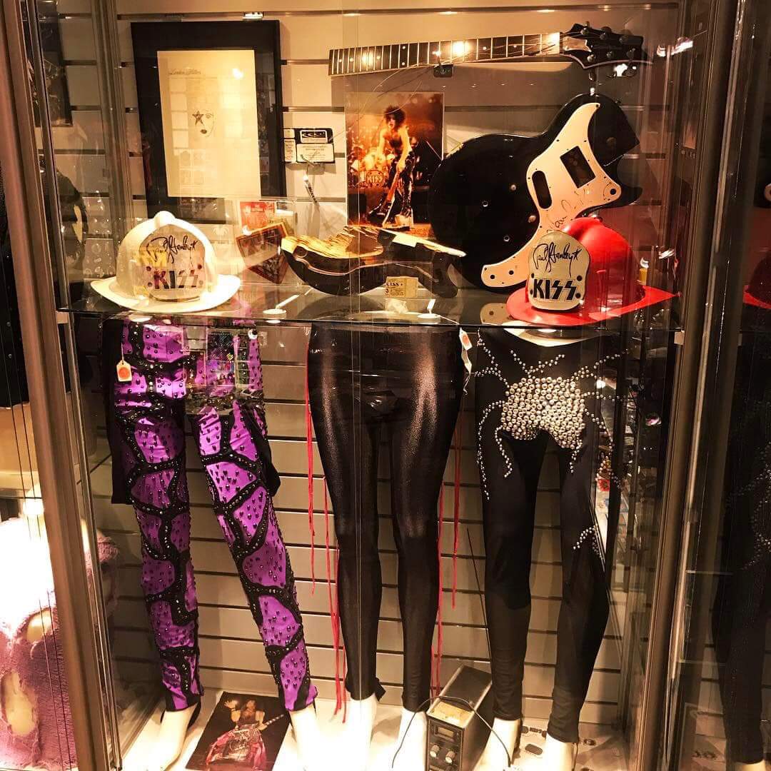 kiss's tweet photo. #CollectingKISS! Thanks to Ketil Nicolaysen for sharing some of his awesome #KISS collection with us. #KISSARMYROCKS! https://t.co/cOu7VMryH8