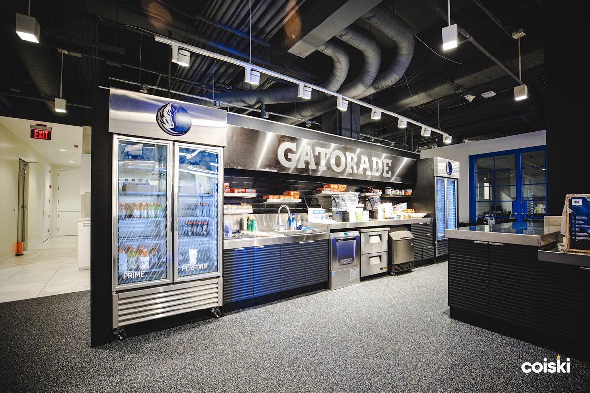 SportsDissected's tweet photo. Take a look inside the @dallasmavs facility in this brand new episode of #RoyalKey! #MFFL

VIDEO: https://t.co/GOQADbmY73

Presented by @privatelabelnyc. https://t.co/Thmy6OWBIe