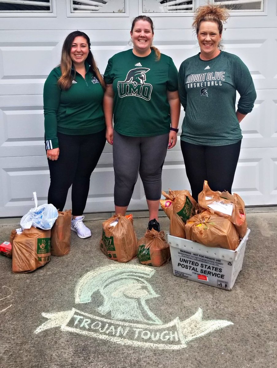 umo_SAdev's tweet photo. Wearing our #TrojanGreen and ready to deliver groceries to our international student-athletes who were unable to go home. @UMOAthletics @UMOSportsMed #TrojanTough https://t.co/8oFwBYAUJr