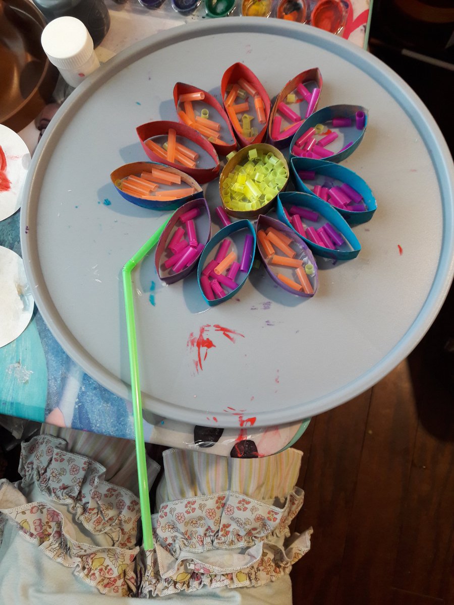 Here is artwork submitted by Elizabeth - first grade.
Awesome!