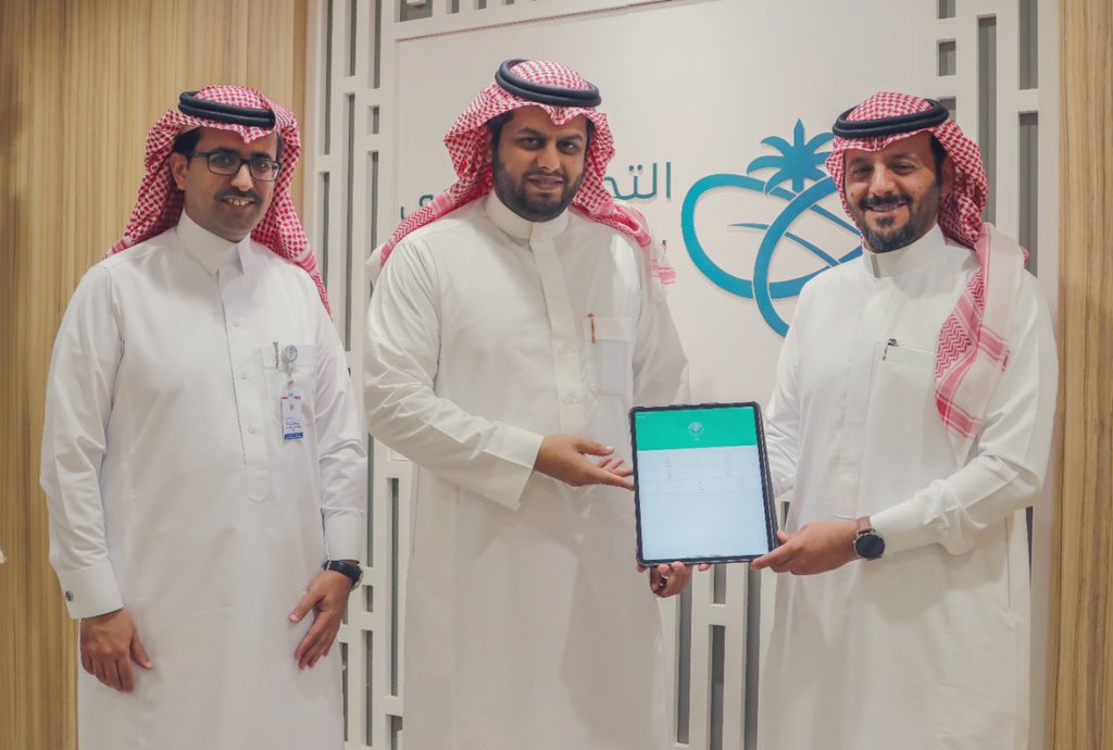 يقدم خدمات إلكترونية للمستفيدين..
دشن الرئيس التنفيذي اليوم، التطبيق الإلكتروني لمستشفى الملك فهد التخصصي ببريدة.
ويوفر التطبيق العديد من الخدمات التقنية ، ويتيح لهم استعراض عدد من الإجراءات المرتبطة بحالتهم الصحية، بالإضافة الى التنبيهات المجدولة والتواصل المباشر مع المستشفى.